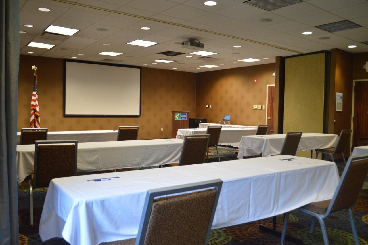 Holiday Inn Express Hotel & Suites Pittsburgh Airport By Ihg Robinson Township  Bagian luar foto