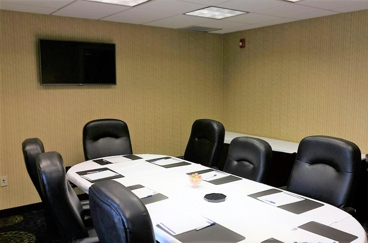 Holiday Inn Express Hotel & Suites Pittsburgh Airport By Ihg Robinson Township  Bagian luar foto