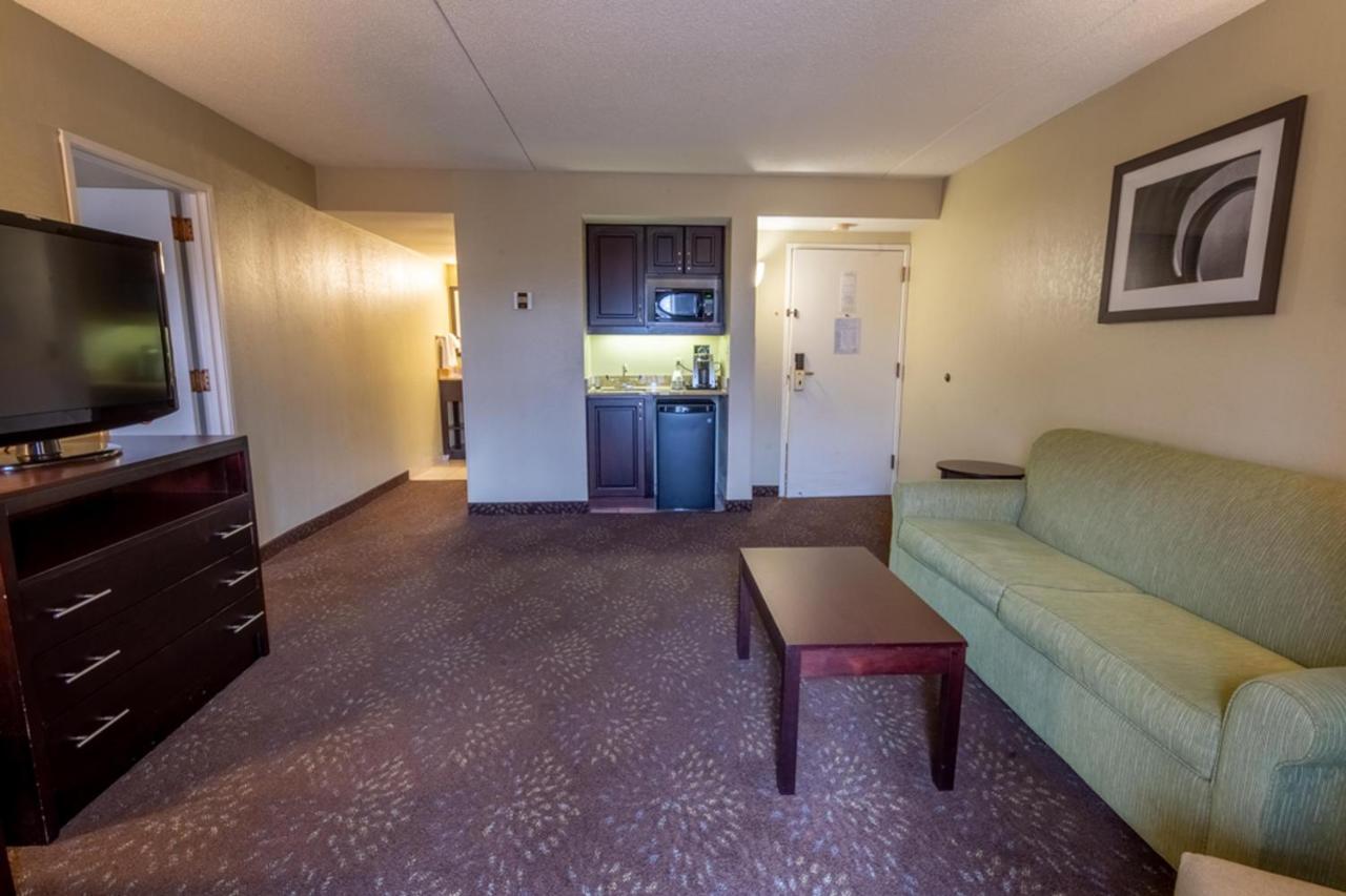 Holiday Inn Express Hotel & Suites Pittsburgh Airport By Ihg Robinson Township  Bagian luar foto