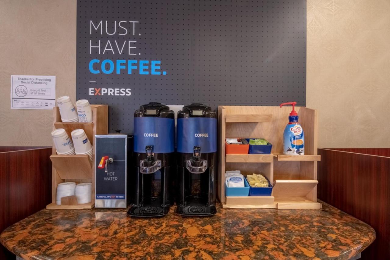 Holiday Inn Express Hotel & Suites Pittsburgh Airport By Ihg Robinson Township  Bagian luar foto