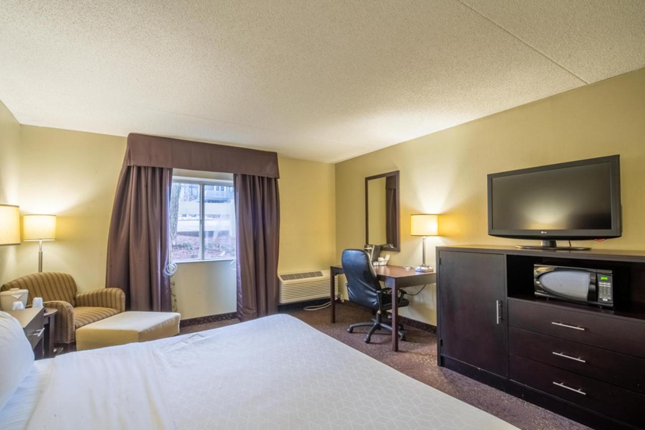Holiday Inn Express Hotel & Suites Pittsburgh Airport By Ihg Robinson Township  Bagian luar foto
