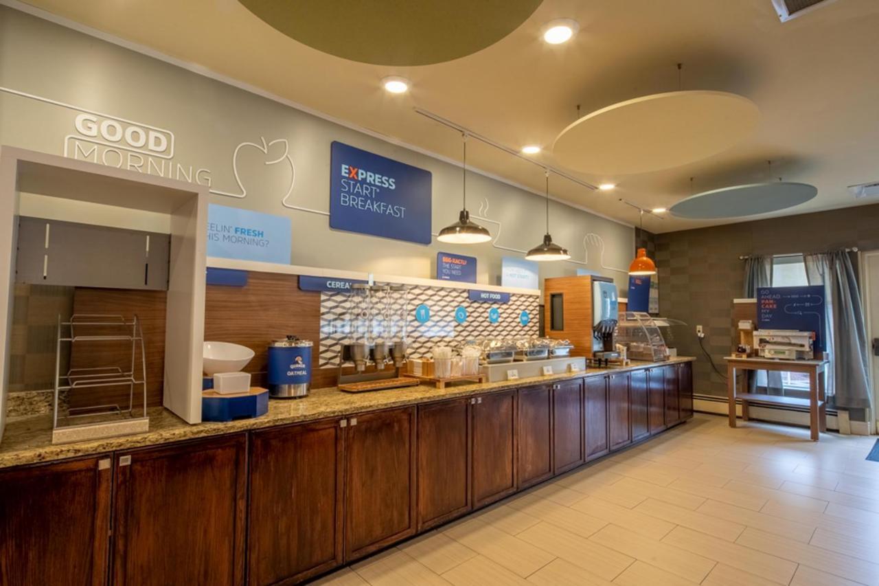 Holiday Inn Express Hotel & Suites Pittsburgh Airport By Ihg Robinson Township  Bagian luar foto