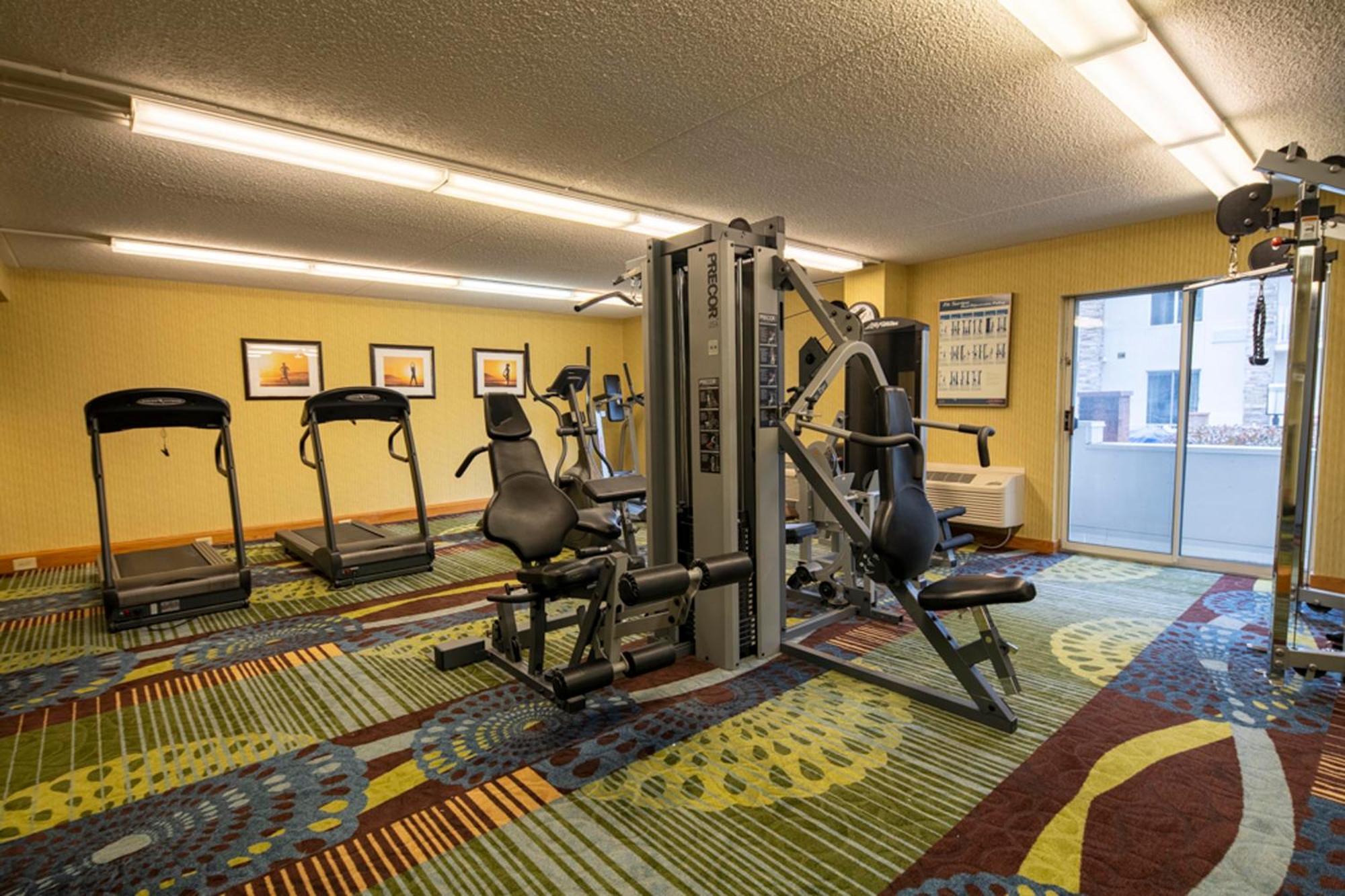 Holiday Inn Express Hotel & Suites Pittsburgh Airport By Ihg Robinson Township  Bagian luar foto
