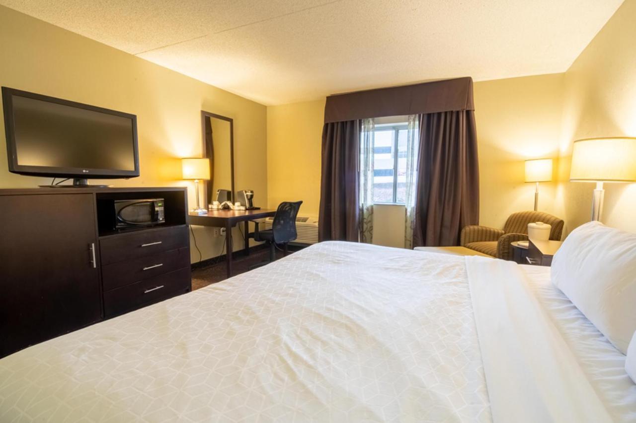 Holiday Inn Express Hotel & Suites Pittsburgh Airport By Ihg Robinson Township  Bagian luar foto