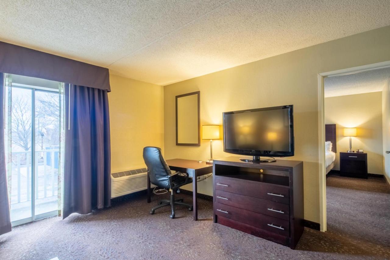 Holiday Inn Express Hotel & Suites Pittsburgh Airport By Ihg Robinson Township  Bagian luar foto