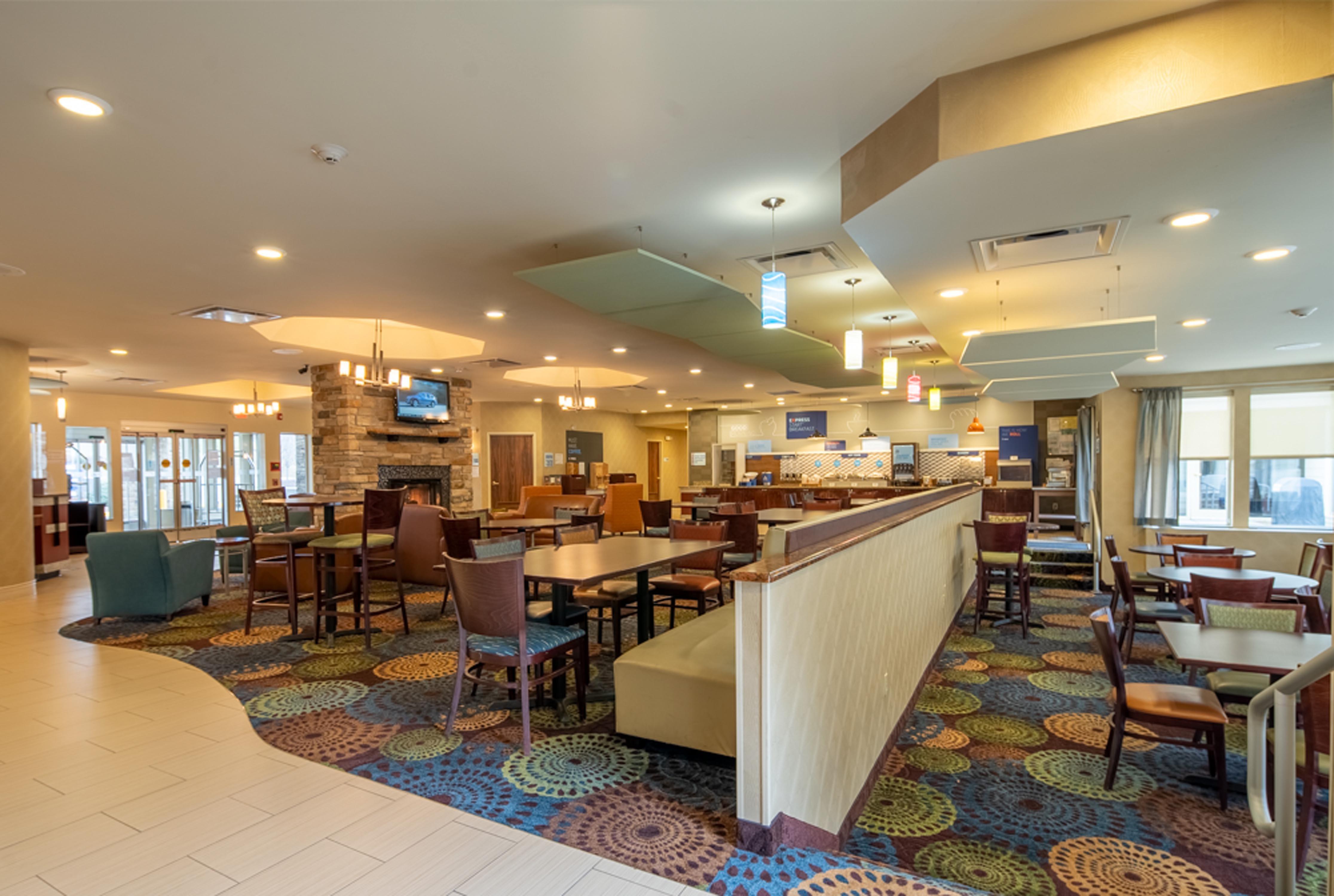 Holiday Inn Express Hotel & Suites Pittsburgh Airport By Ihg Robinson Township  Bagian luar foto
