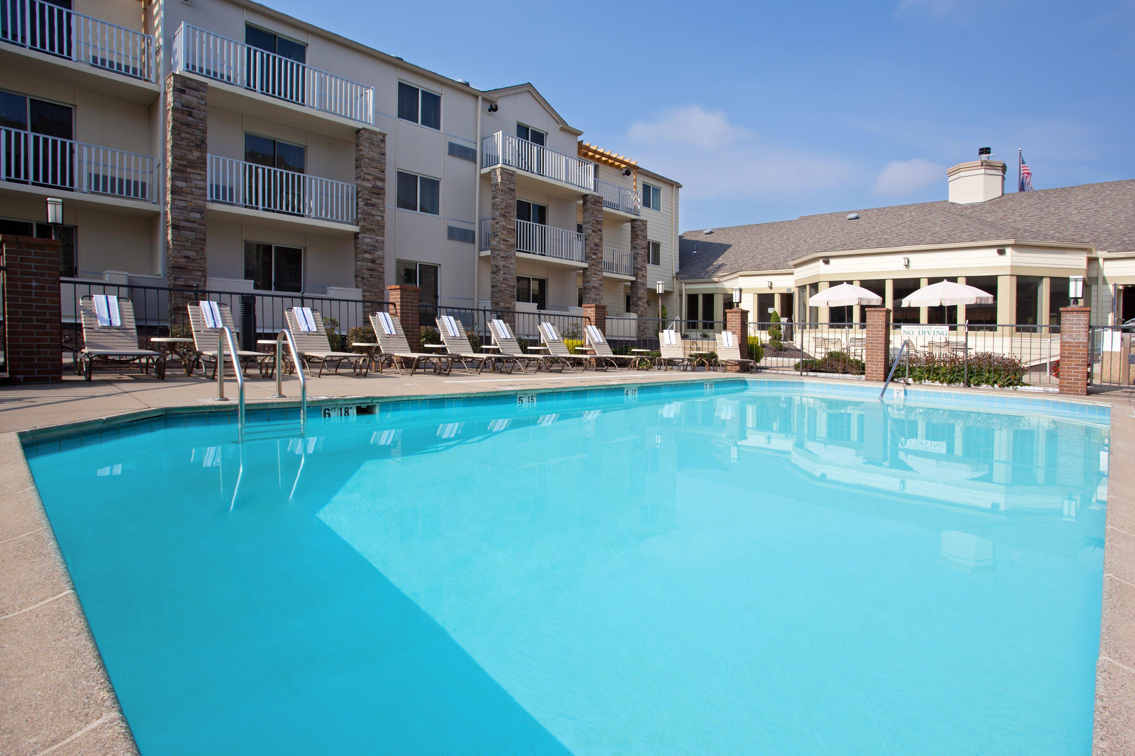 Holiday Inn Express Hotel & Suites Pittsburgh Airport By Ihg Robinson Township  Bagian luar foto