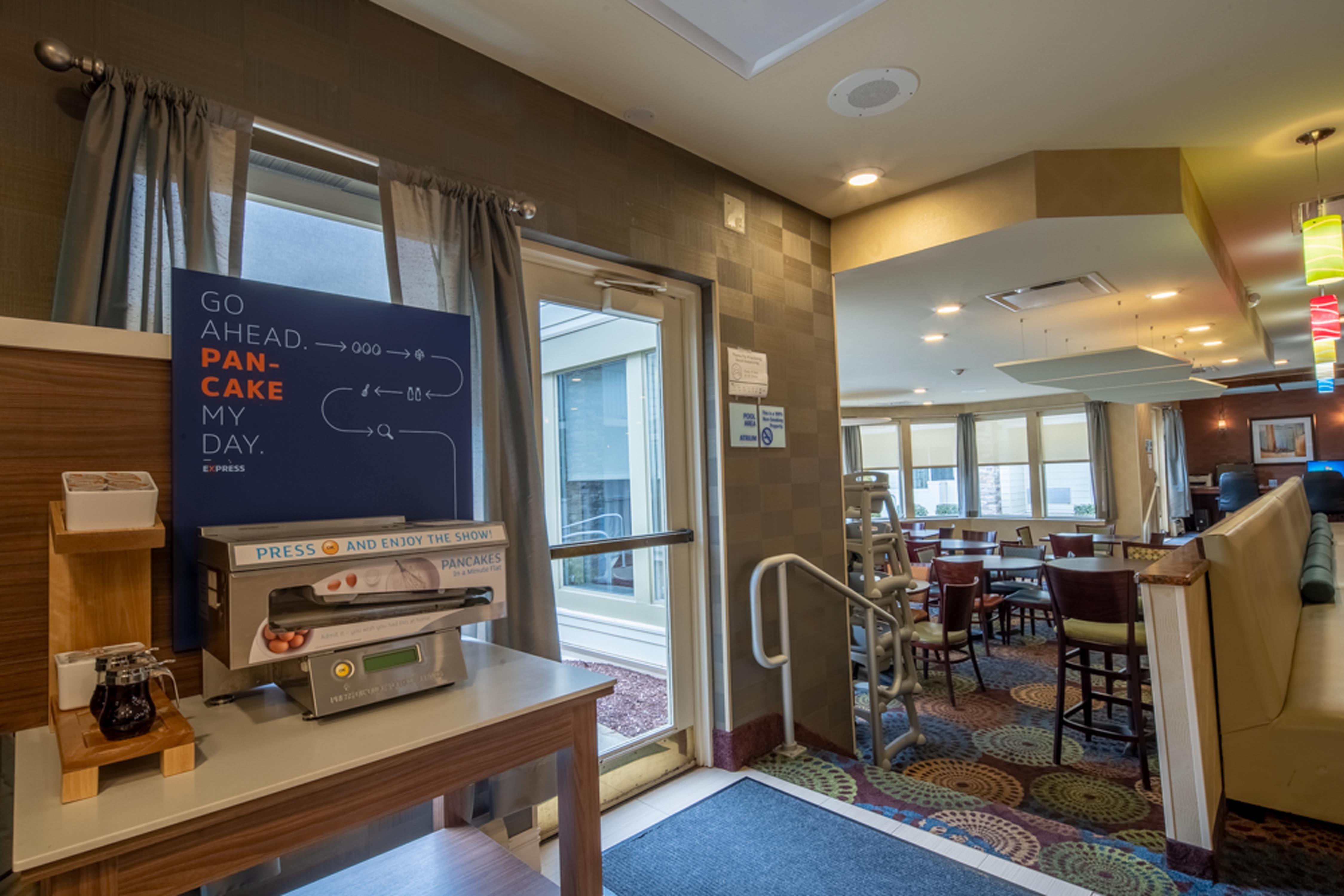 Holiday Inn Express Hotel & Suites Pittsburgh Airport By Ihg Robinson Township  Bagian luar foto