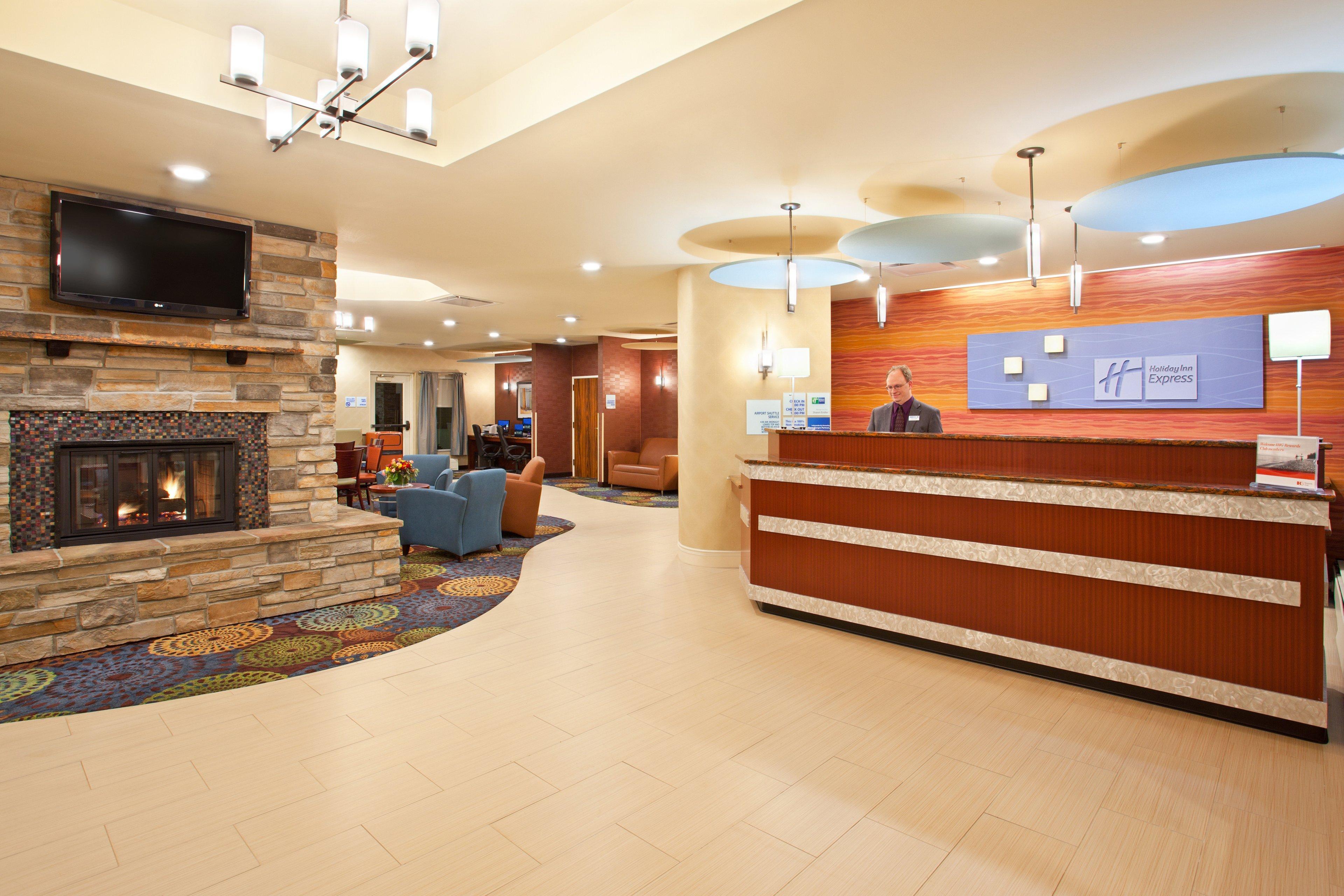Holiday Inn Express Hotel & Suites Pittsburgh Airport By Ihg Robinson Township  Bagian luar foto