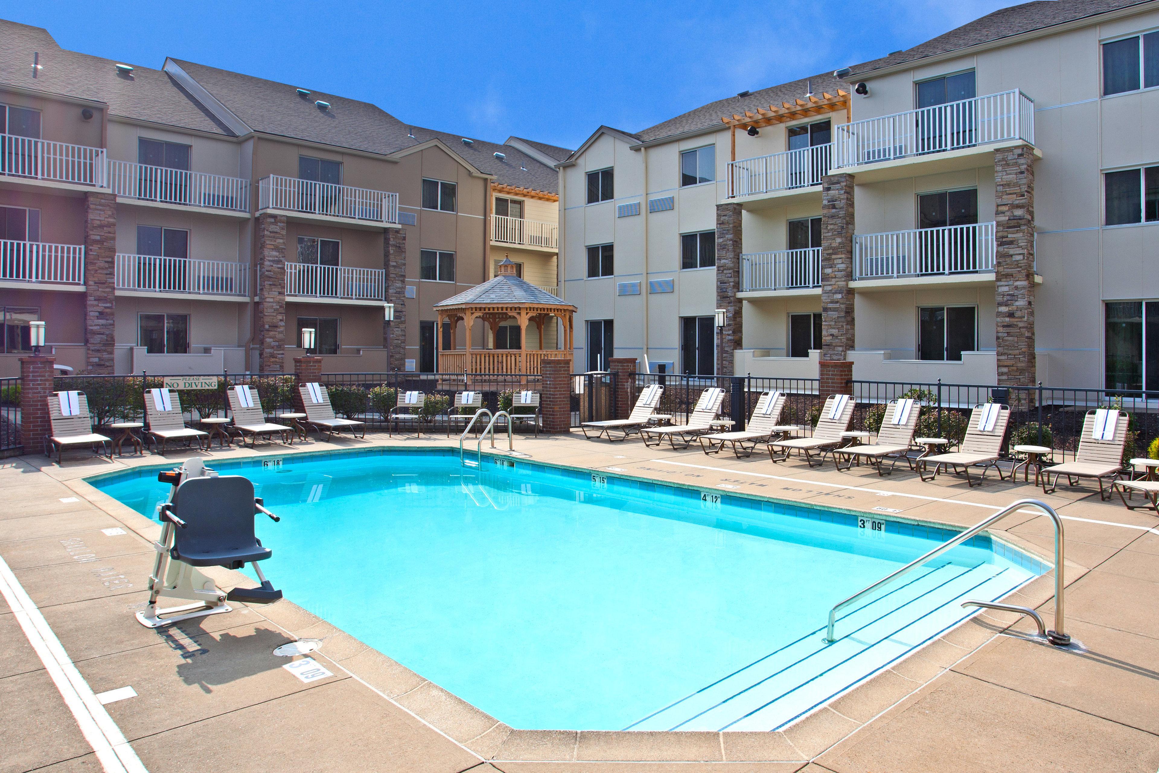 Holiday Inn Express Hotel & Suites Pittsburgh Airport By Ihg Robinson Township  Bagian luar foto