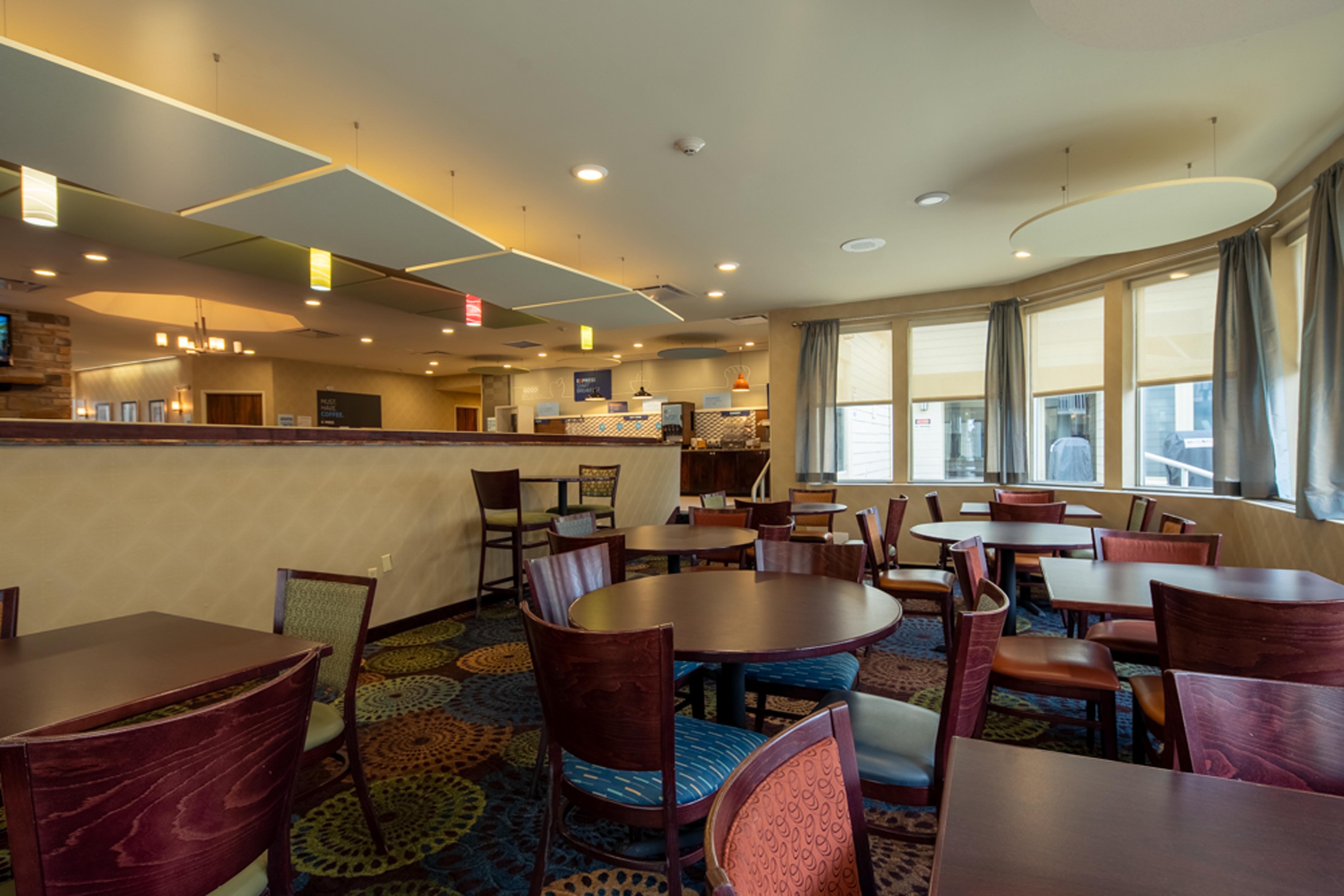 Holiday Inn Express Hotel & Suites Pittsburgh Airport By Ihg Robinson Township  Bagian luar foto