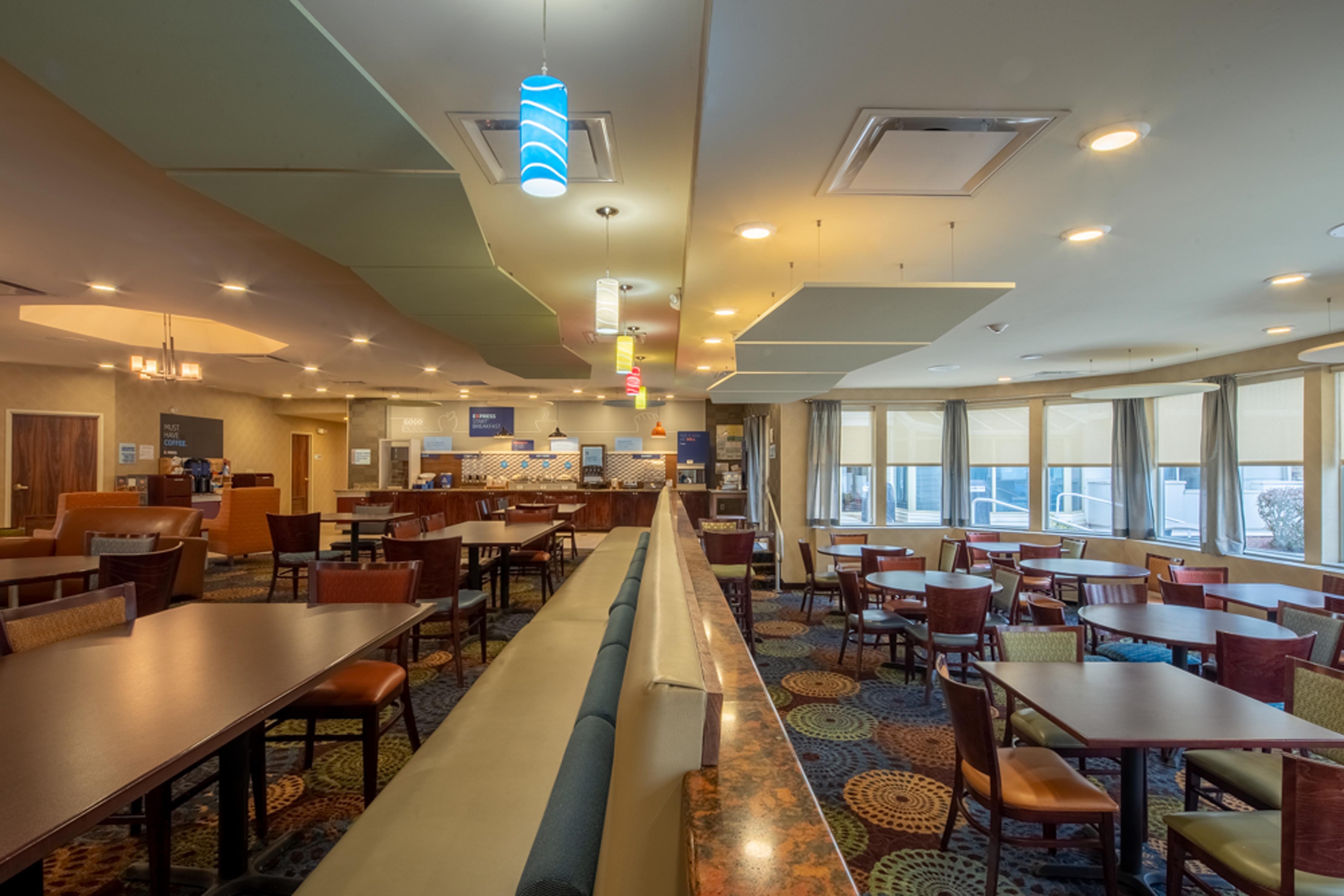 Holiday Inn Express Hotel & Suites Pittsburgh Airport By Ihg Robinson Township  Bagian luar foto